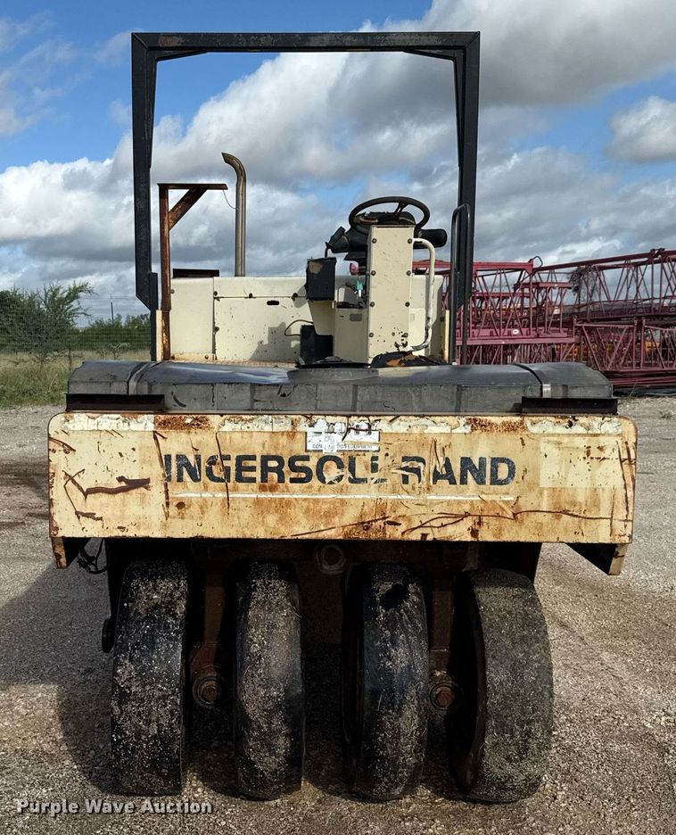 image for item ED5759 2000 Ingersoll-Rand PT-125R pneumatic roller