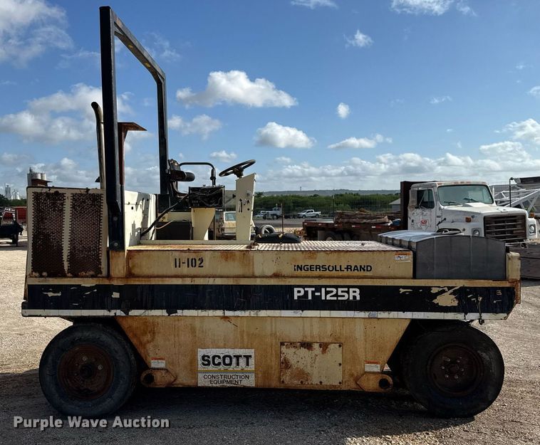 image for item ED5759 2000 Ingersoll-Rand PT-125R pneumatic roller