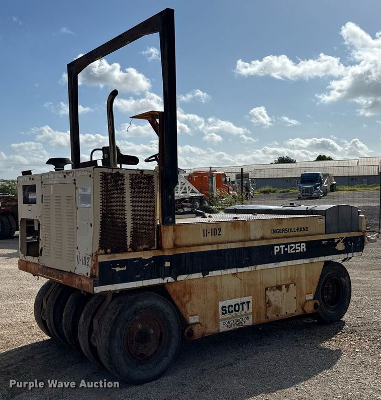 image for item ED5759 2000 Ingersoll-Rand PT-125R pneumatic roller