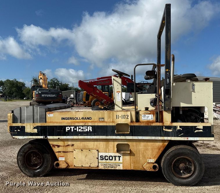 image for item ED5759 2000 Ingersoll-Rand PT-125R pneumatic roller
