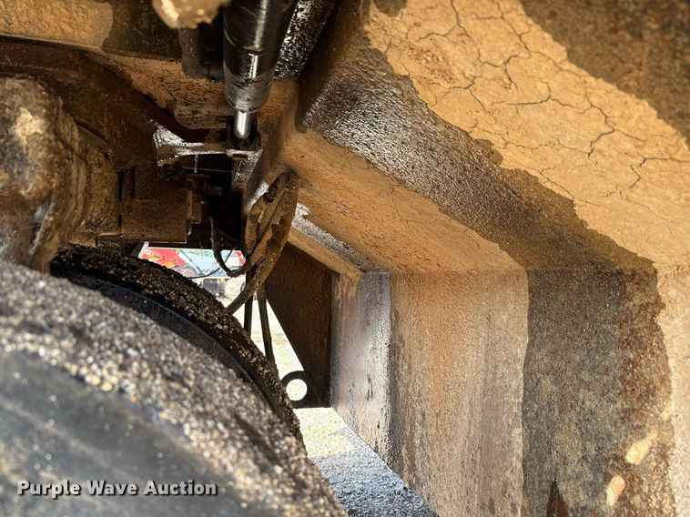 image for item ED5759 2000 Ingersoll-Rand PT-125R pneumatic roller