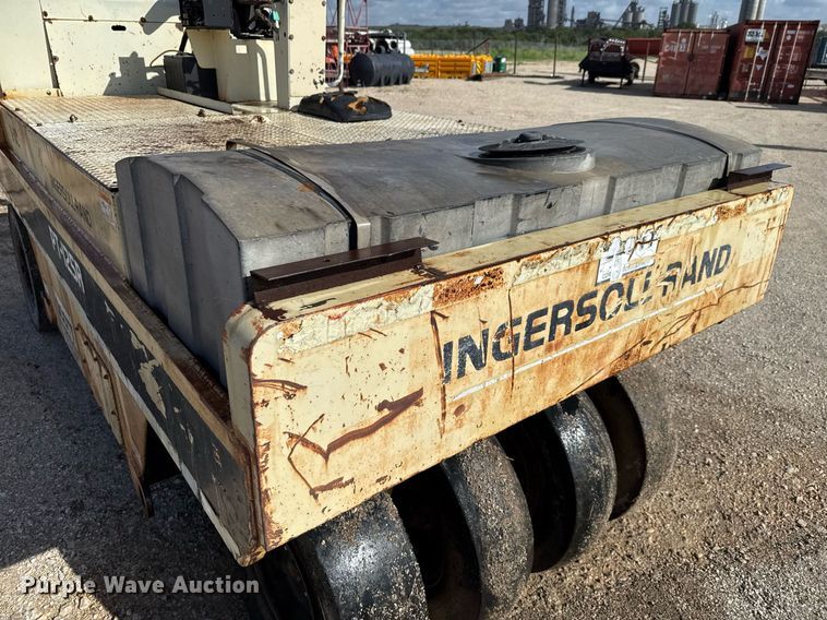 image for item ED5759 2000 Ingersoll-Rand PT-125R pneumatic roller