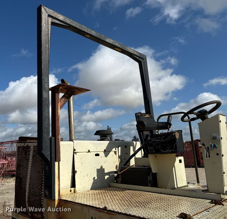 image for item ED5759 2000 Ingersoll-Rand PT-125R pneumatic roller