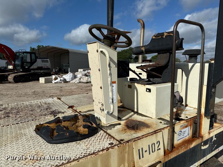 image for item ED5759 2000 Ingersoll-Rand PT-125R pneumatic roller