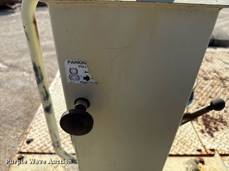 image for item ED5759 2000 Ingersoll-Rand PT-125R pneumatic roller