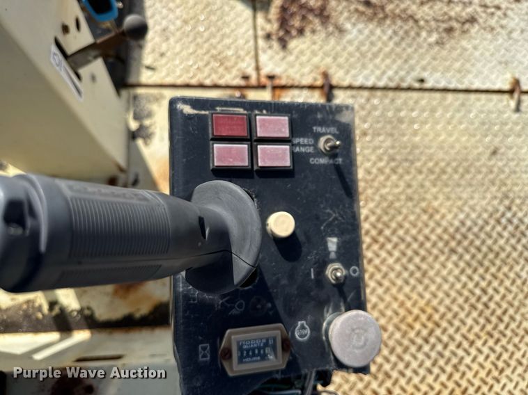 image for item ED5759 2000 Ingersoll-Rand PT-125R pneumatic roller