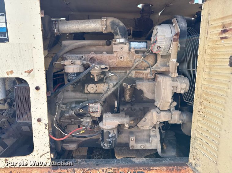 image for item ED5759 2000 Ingersoll-Rand PT-125R pneumatic roller