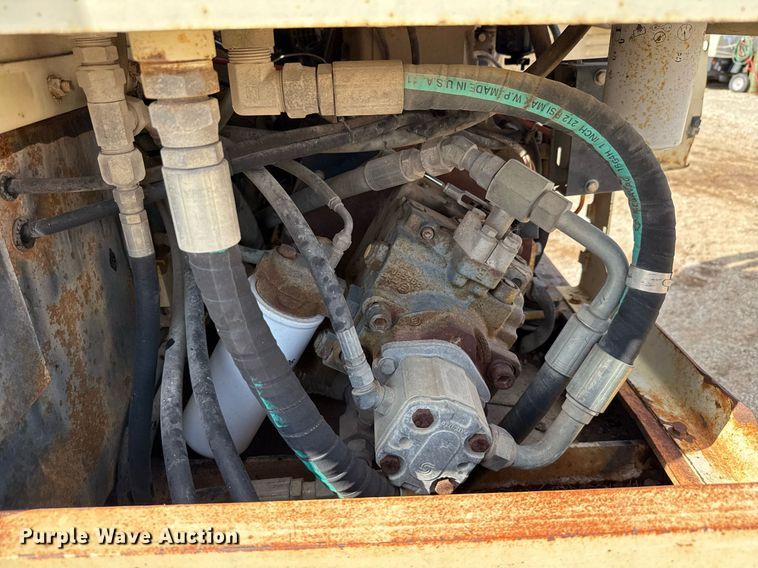 image for item ED5759 2000 Ingersoll-Rand PT-125R pneumatic roller