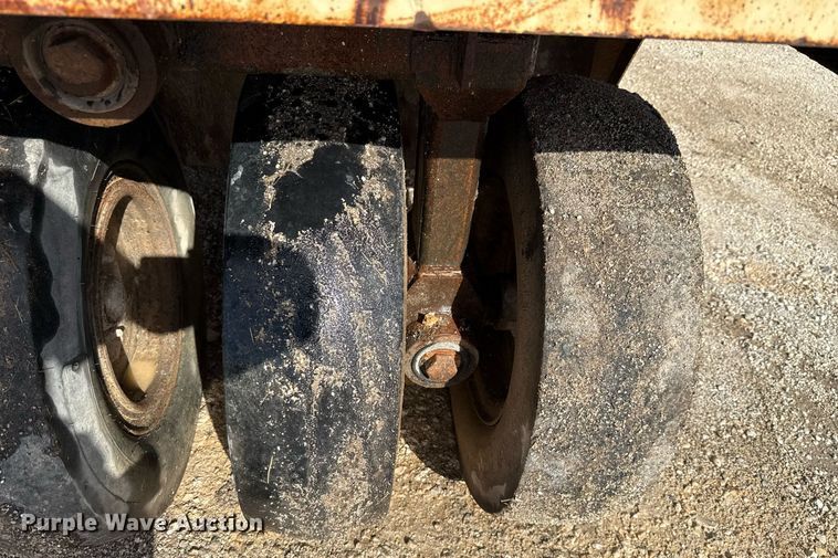 image for item ED5759 2000 Ingersoll-Rand PT-125R pneumatic roller