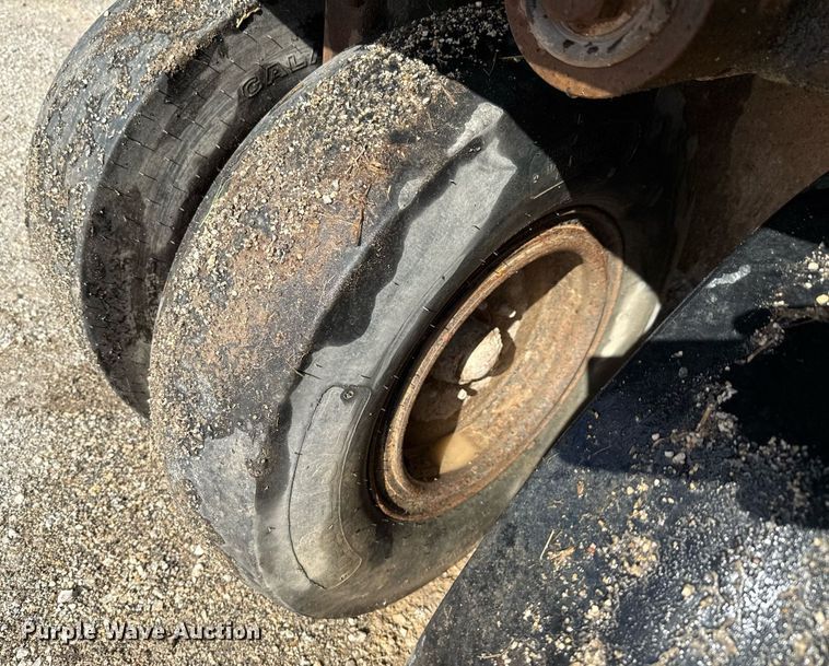 image for item ED5759 2000 Ingersoll-Rand PT-125R pneumatic roller