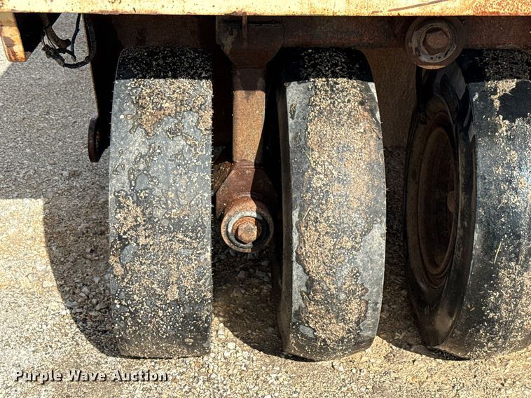 image for item ED5759 2000 Ingersoll-Rand PT-125R pneumatic roller