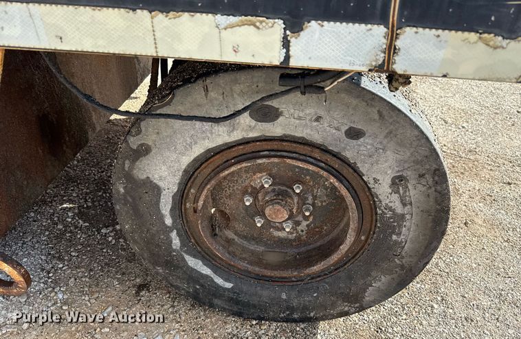 image for item ED5759 2000 Ingersoll-Rand PT-125R pneumatic roller