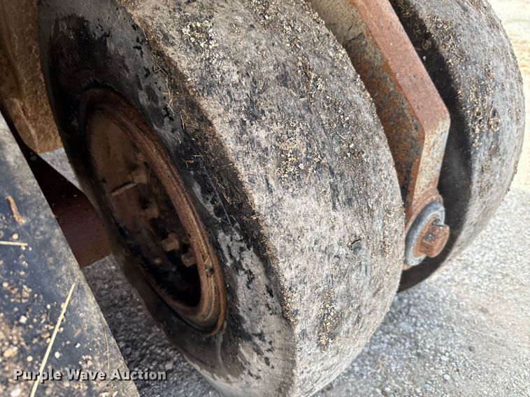 image for item ED5759 2000 Ingersoll-Rand PT-125R pneumatic roller