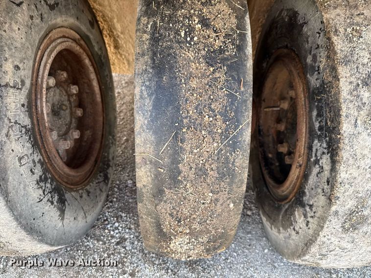 image for item ED5759 2000 Ingersoll-Rand PT-125R pneumatic roller