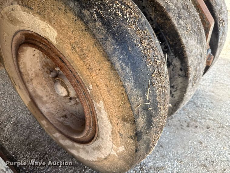 image for item ED5759 2000 Ingersoll-Rand PT-125R pneumatic roller