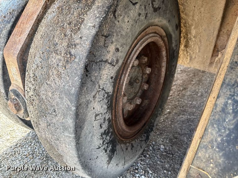 image for item ED5759 2000 Ingersoll-Rand PT-125R pneumatic roller