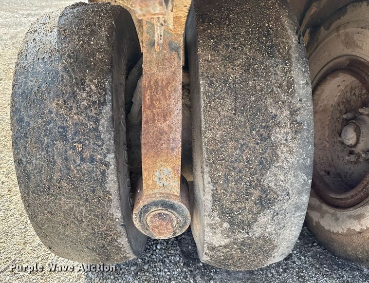 image for item ED5759 2000 Ingersoll-Rand PT-125R pneumatic roller