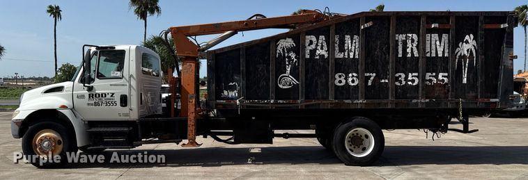 image for item ED5764 2002 International 4400 grapple crane truck