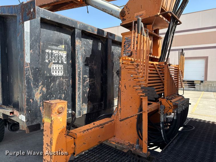 image for item ED5764 2002 International 4400 grapple crane truck