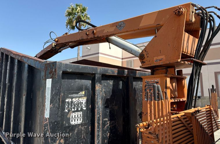 image for item ED5764 2002 International 4400 grapple crane truck