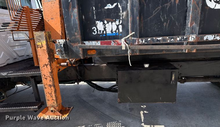 image for item ED5764 2002 International 4400 grapple crane truck