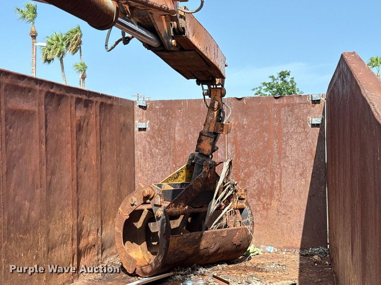 image for item ED5764 2002 International 4400 grapple crane truck