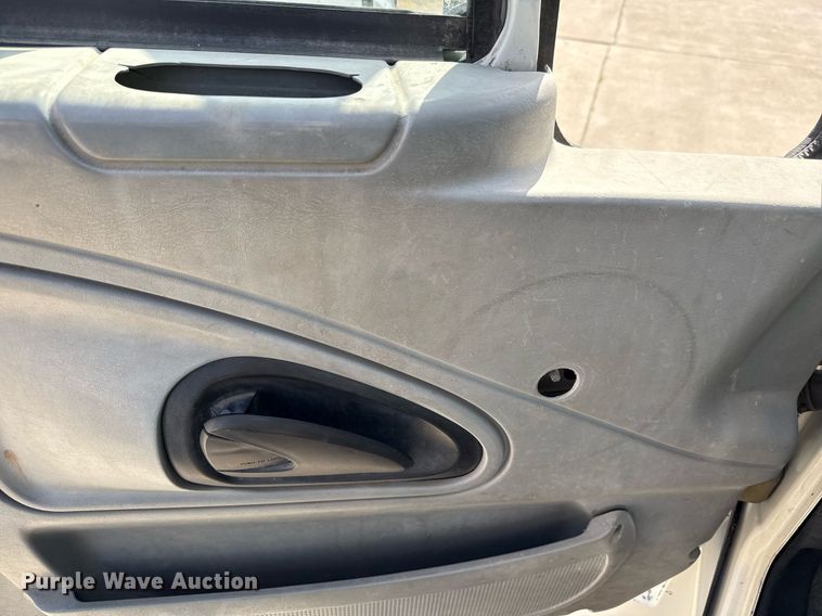 image for item ED5764 2002 International 4400 grapple crane truck