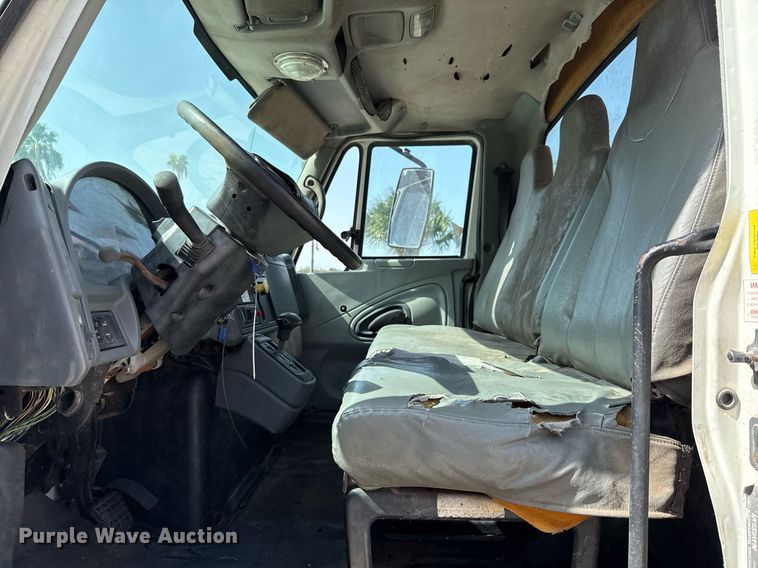 image for item ED5764 2002 International 4400 grapple crane truck