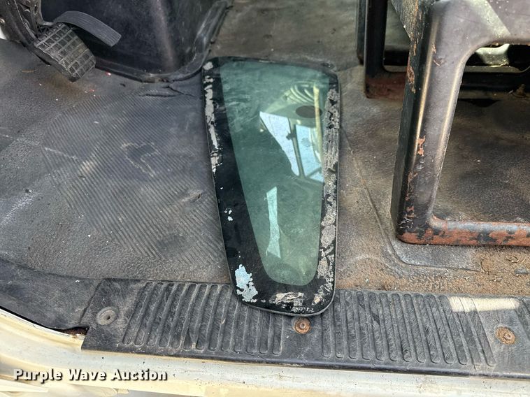 image for item ED5764 2002 International 4400 grapple crane truck