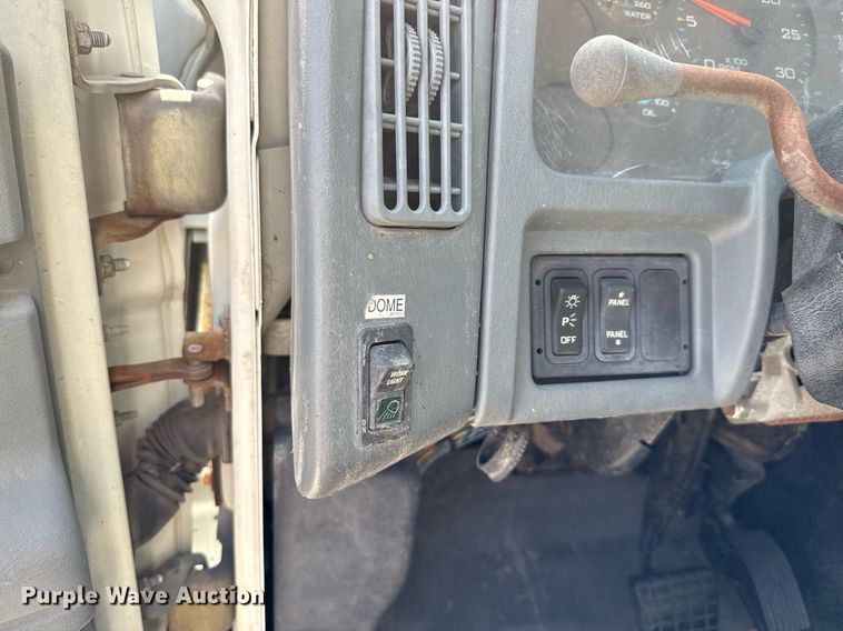 image for item ED5764 2002 International 4400 grapple crane truck