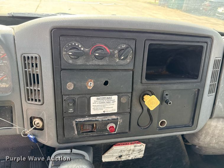 image for item ED5764 2002 International 4400 grapple crane truck