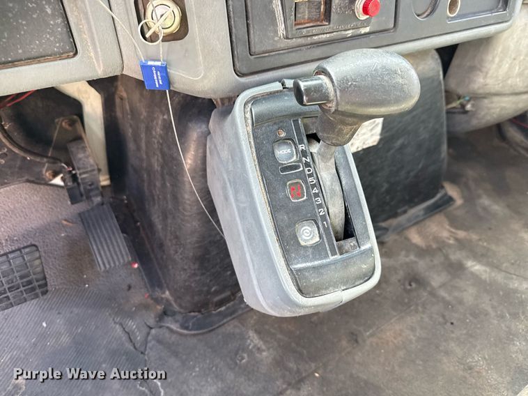 image for item ED5764 2002 International 4400 grapple crane truck