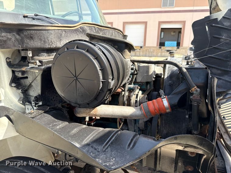 image for item ED5764 2002 International 4400 grapple crane truck