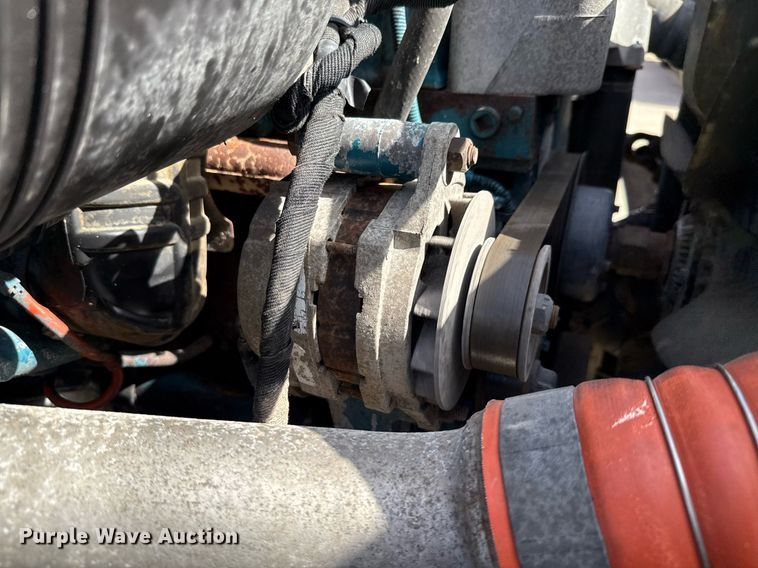 image for item ED5764 2002 International 4400 grapple crane truck