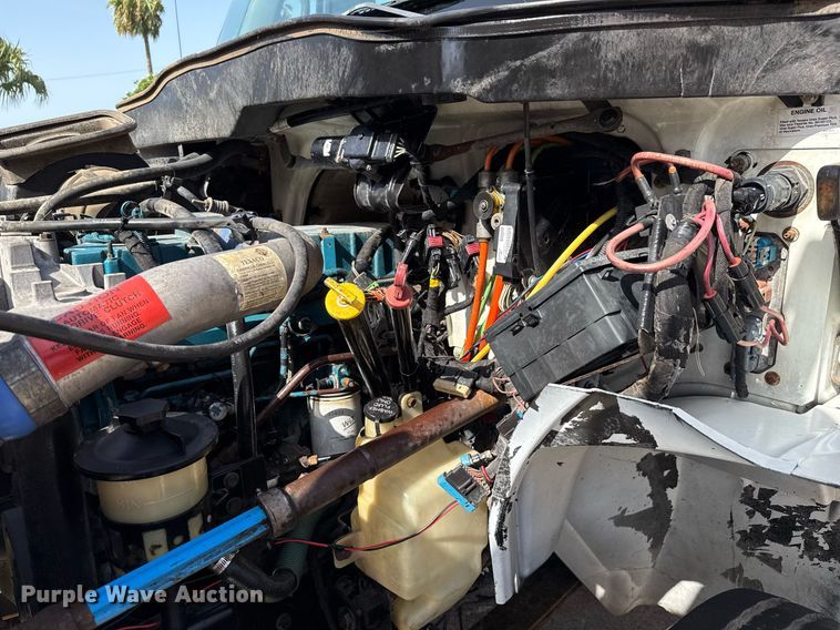 image for item ED5764 2002 International 4400 grapple crane truck