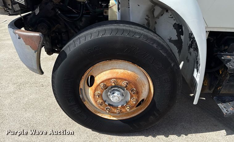 image for item ED5764 2002 International 4400 grapple crane truck