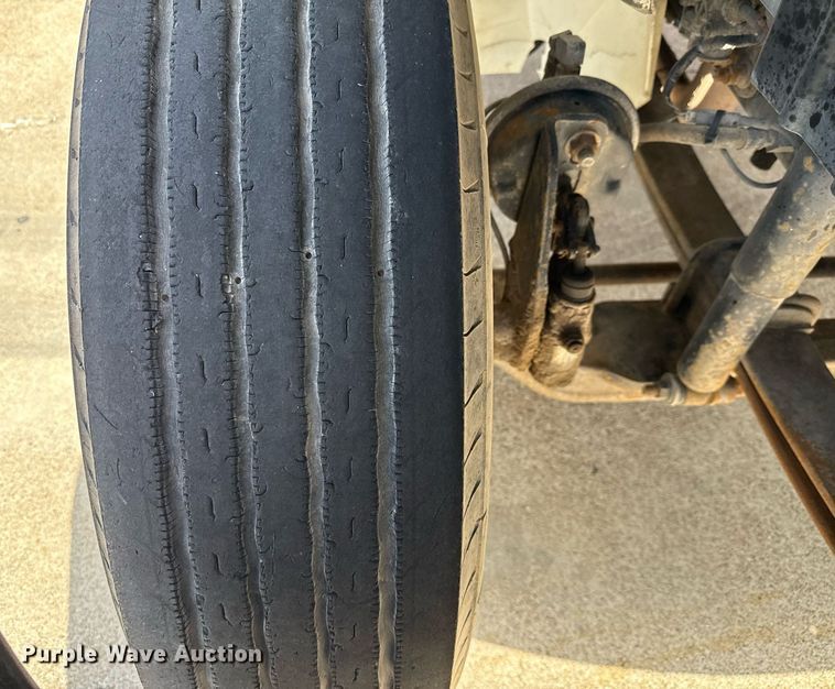 image for item ED5764 2002 International 4400 grapple crane truck