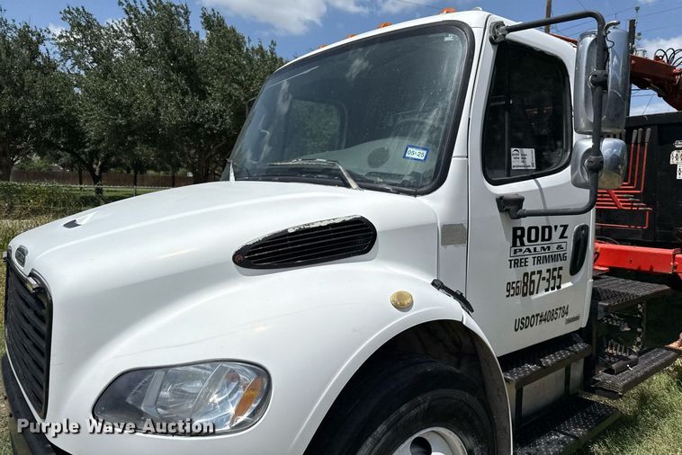 image for item ED5765 2006 Freightliner Business Class M2 grapple crane truck