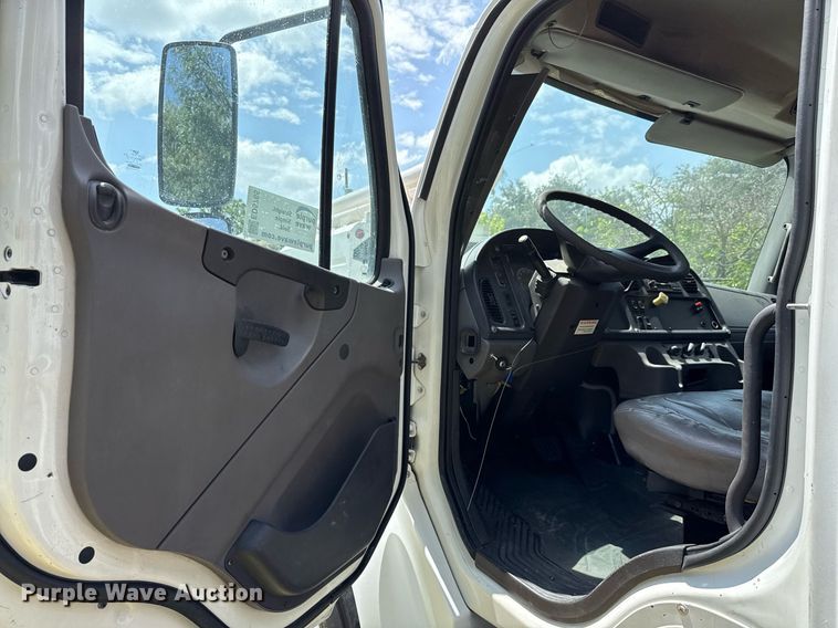 image for item ED5765 2006 Freightliner Business Class M2 grapple crane truck