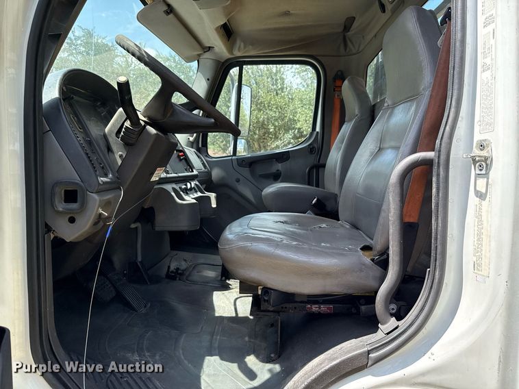 image for item ED5765 2006 Freightliner Business Class M2 grapple crane truck