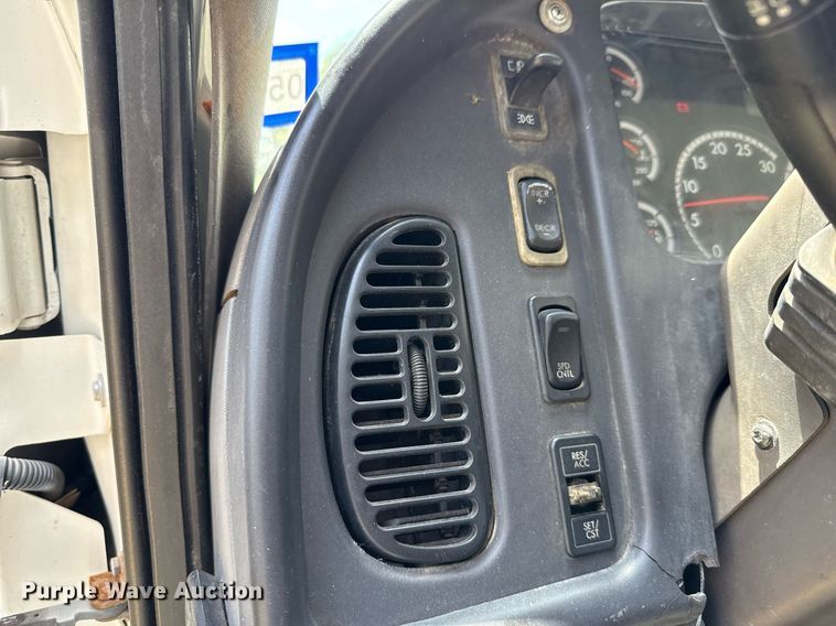 image for item ED5765 2006 Freightliner Business Class M2 grapple crane truck