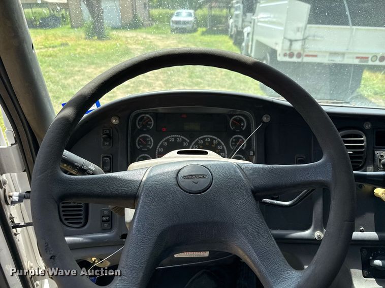 image for item ED5765 2006 Freightliner Business Class M2 grapple crane truck