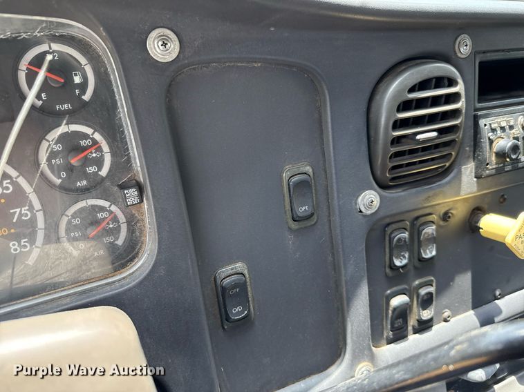 image for item ED5765 2006 Freightliner Business Class M2 grapple crane truck