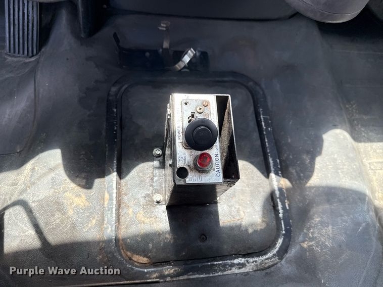 image for item ED5765 2006 Freightliner Business Class M2 grapple crane truck