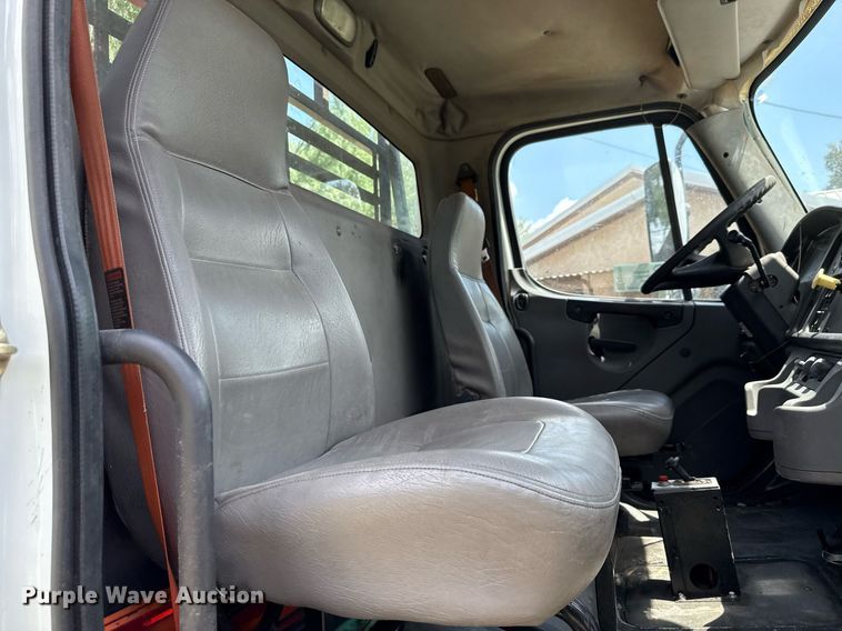 image for item ED5765 2006 Freightliner Business Class M2 grapple crane truck