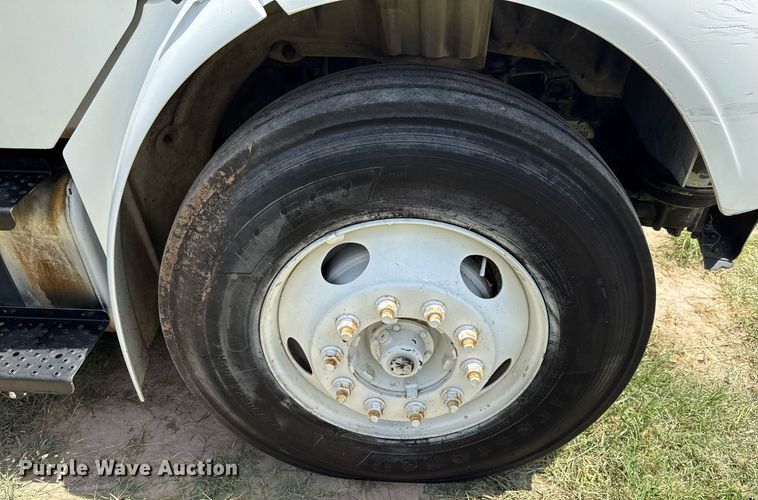 image for item ED5765 2006 Freightliner Business Class M2 grapple crane truck