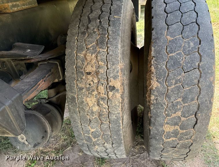 image for item ED5765 2006 Freightliner Business Class M2 grapple crane truck