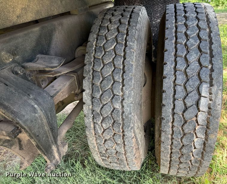 image for item ED5765 2006 Freightliner Business Class M2 grapple crane truck