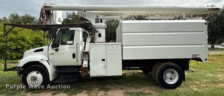 image for item ED5766 2002 International 4400 forestry bucket truck