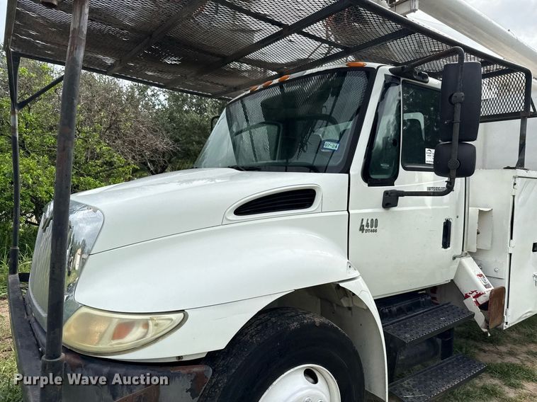 image for item ED5766 2002 International 4400 forestry bucket truck